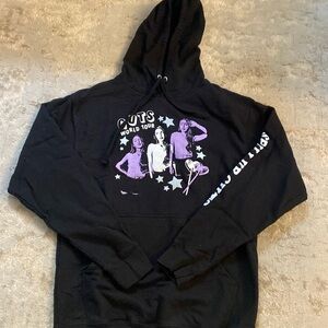 BRAND NEW WOMENS medium OLIVIA RODRIGO GUTS TOUR merch